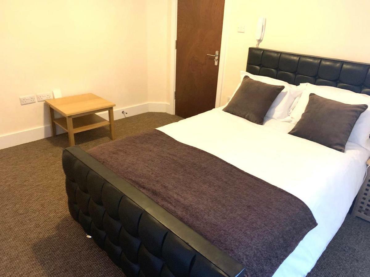 Serviced Accommodations Luton  Bagian luar foto