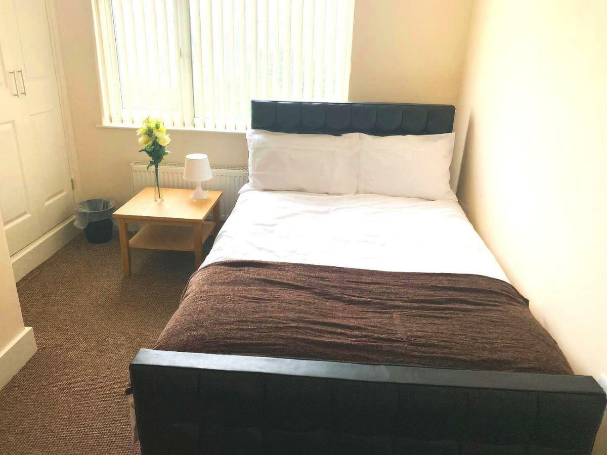 Serviced Accommodations Luton  Bagian luar foto