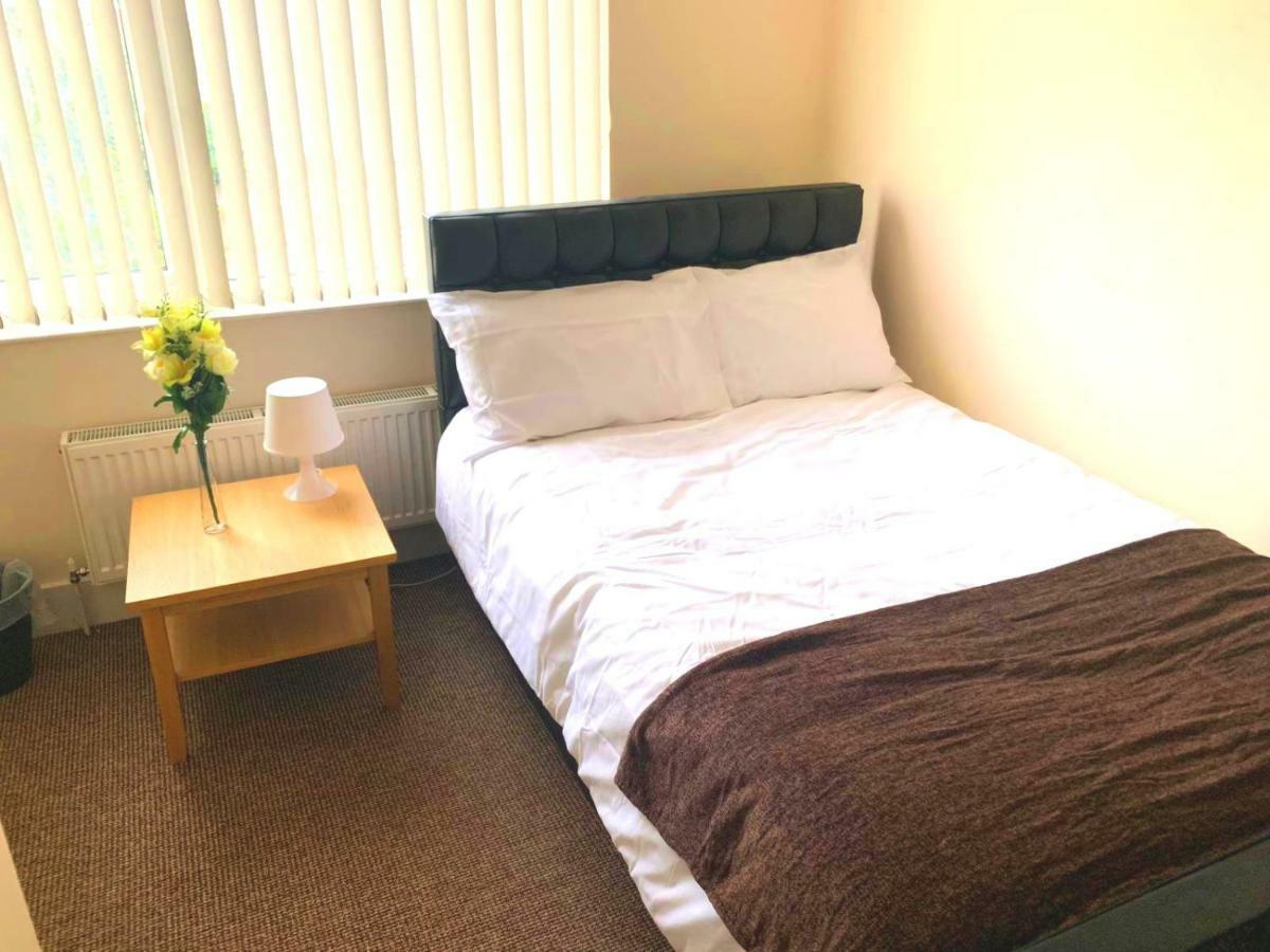 Serviced Accommodations Luton  Bagian luar foto